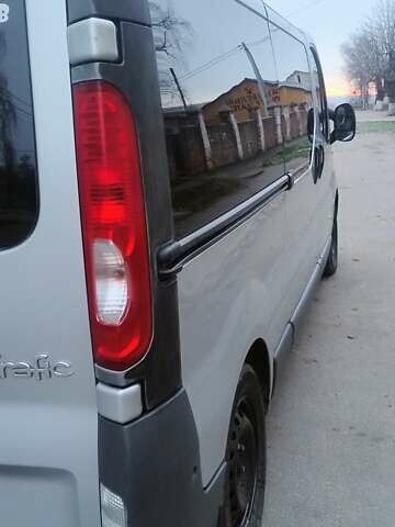 Серый Рено Трафик, объемом двигателя 2 л и пробегом 390 тыс. км за 11500 $, фото 6 на Automoto.ua