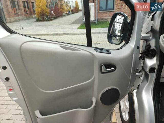 Серый Рено Трафик, объемом двигателя 2.5 л и пробегом 302 тыс. км за 12850 $, фото 60 на Automoto.ua