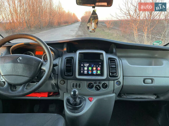 Серый Рено Трафик, объемом двигателя 2.46 л и пробегом 328 тыс. км за 13000 $, фото 5 на Automoto.ua