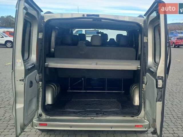 Серый Рено Трафик, объемом двигателя 2 л и пробегом 275 тыс. км за 13200 $, фото 5 на Automoto.ua