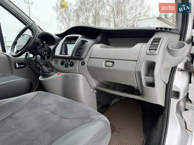 Серый Рено Трафик, объемом двигателя 2.5 л и пробегом 329 тыс. км за 11000 $, фото 54 на Automoto.ua