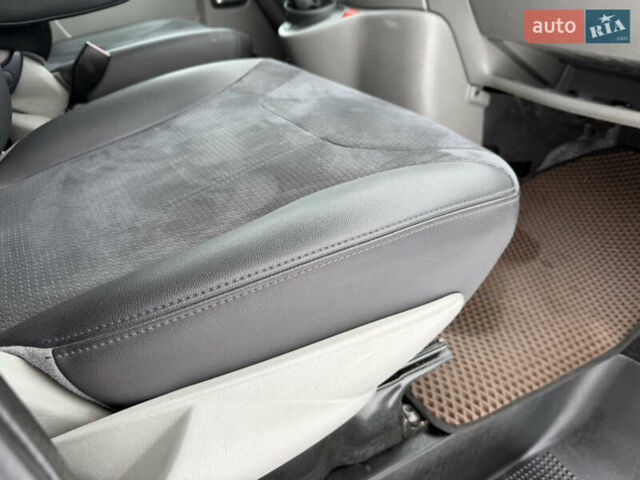 Серый Рено Трафик, объемом двигателя 2.5 л и пробегом 329 тыс. км за 11000 $, фото 55 на Automoto.ua