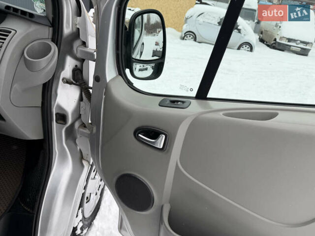 Серый Рено Трафик, объемом двигателя 2.5 л и пробегом 329 тыс. км за 11000 $, фото 69 на Automoto.ua