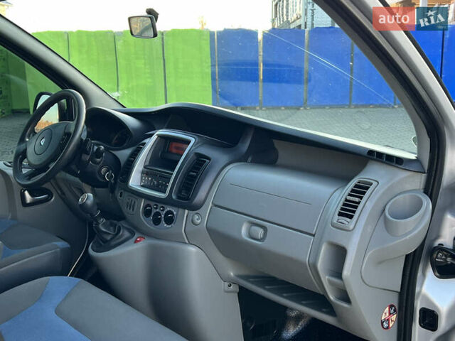 Серый Рено Трафик, объемом двигателя 2 л и пробегом 268 тыс. км за 14200 $, фото 37 на Automoto.ua
