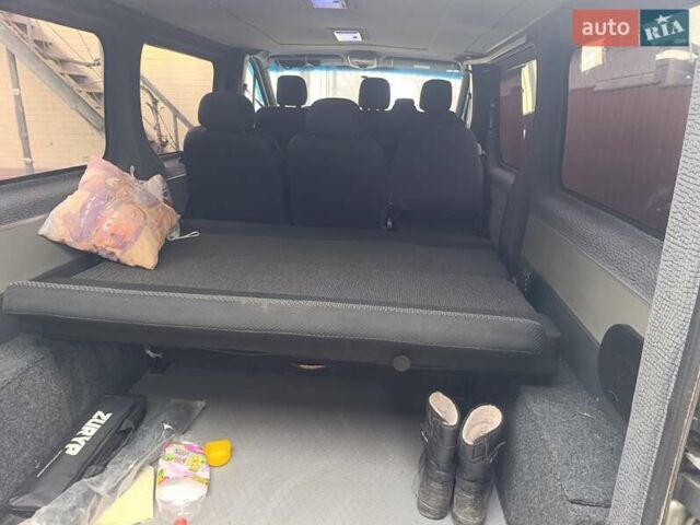 Серый Рено Трафик, объемом двигателя 2 л и пробегом 284 тыс. км за 12300 $, фото 5 на Automoto.ua