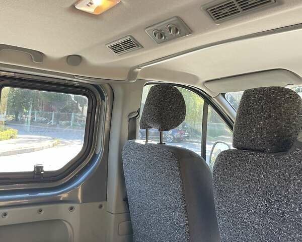 Серый Рено Трафик, объемом двигателя 2 л и пробегом 203 тыс. км за 12300 $, фото 22 на Automoto.ua