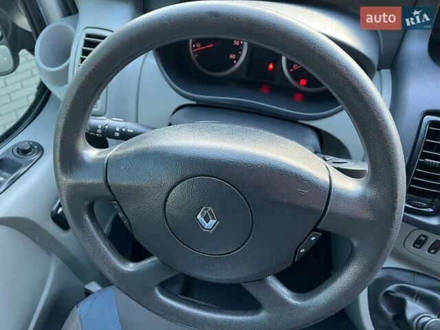 Серый Рено Трафик, объемом двигателя 2 л и пробегом 268 тыс. км за 14200 $, фото 49 на Automoto.ua