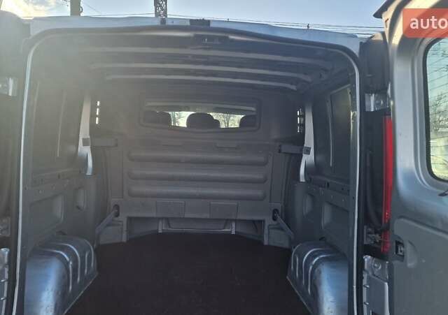 Серый Рено Трафик, объемом двигателя 2.5 л и пробегом 196 тыс. км за 14900 $, фото 7 на Automoto.ua
