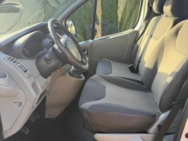 Серый Рено Трафик, объемом двигателя 2 л и пробегом 202 тыс. км за 7800 $, фото 12 на Automoto.ua