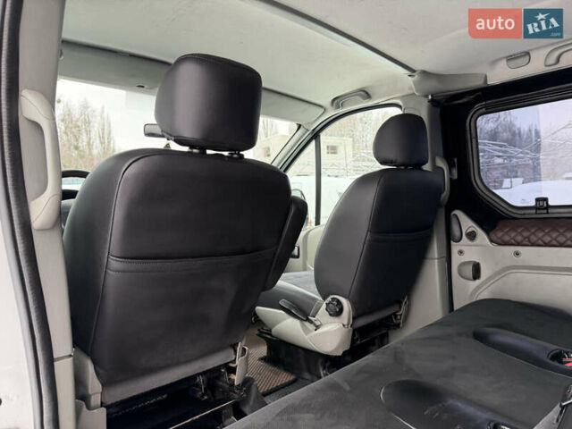 Серый Рено Трафик, объемом двигателя 2.5 л и пробегом 329 тыс. км за 11000 $, фото 64 на Automoto.ua