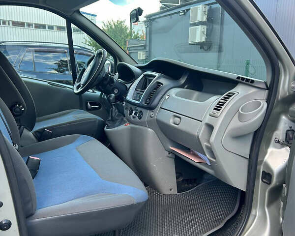 Рено Трафик 2011 в Киеве на Automoto.ua Серый Рено Трафик, объемом двигателя 2 л и пробегом 267 тыс. км за 13000 $, фото 11 на Automoto.ua