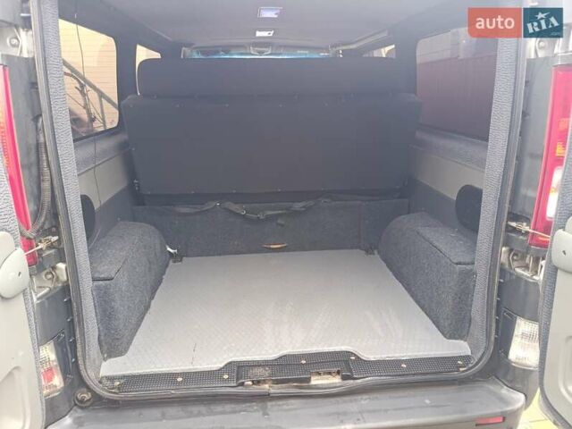 Серый Рено Трафик, объемом двигателя 2 л и пробегом 284 тыс. км за 12300 $, фото 4 на Automoto.ua