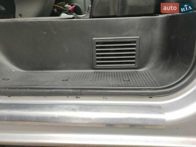Серый Рено Трафик, объемом двигателя 2.5 л и пробегом 302 тыс. км за 12850 $, фото 61 на Automoto.ua