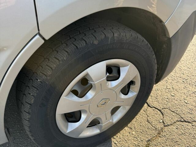 Сірий Рено Трафік, об'ємом двигуна 2 л та пробігом 343 тис. км за 12800 $, фото 4 на Automoto.ua