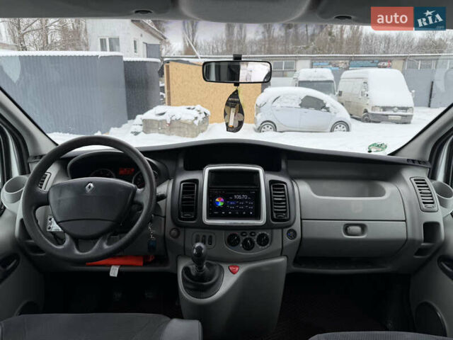 Серый Рено Трафик, объемом двигателя 2.5 л и пробегом 329 тыс. км за 11000 $, фото 42 на Automoto.ua