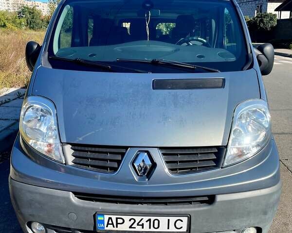 Серый Рено Трафик, объемом двигателя 2 л и пробегом 203 тыс. км за 12300 $, фото 1 на Automoto.ua