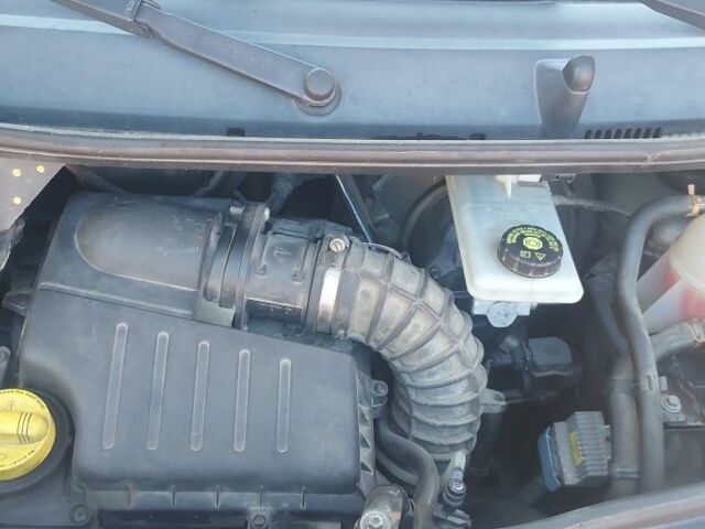 Серый Рено Трафик, объемом двигателя 2 л и пробегом 265 тыс. км за 10600 $, фото 4 на Automoto.ua