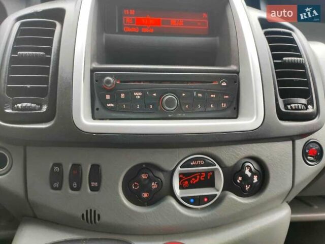 Серый Рено Трафик, объемом двигателя 2.5 л и пробегом 303 тыс. км за 12600 $, фото 71 на Automoto.ua