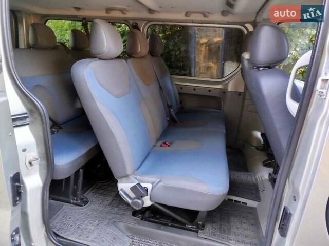 Рено Трафик 2011 в Черновцах на Automoto.ua Серый Рено Трафик, объемом двигателя 2 л и пробегом 330 тыс. км за 13750 $, фото 16 на Automoto.ua