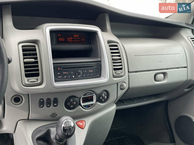 Сірий Рено Трафік, об'ємом двигуна 2 л та пробігом 285 тис. км за 14999 $, фото 31 на Automoto.ua