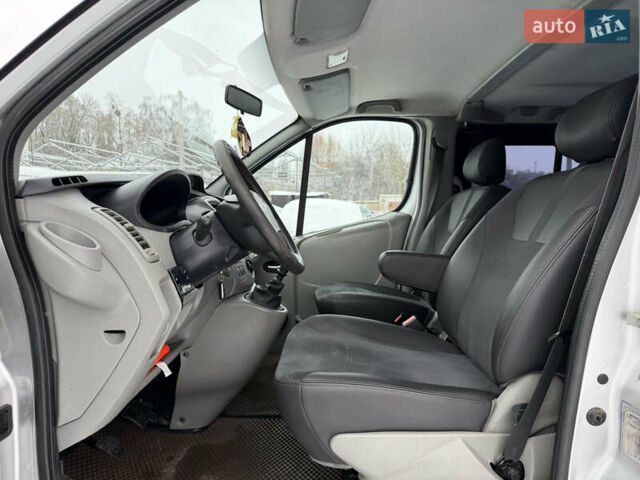 Серый Рено Трафик, объемом двигателя 2.5 л и пробегом 329 тыс. км за 11000 $, фото 48 на Automoto.ua