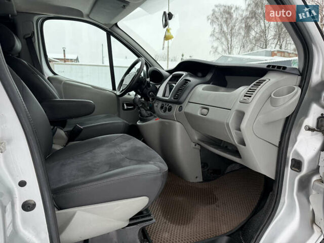 Серый Рено Трафик, объемом двигателя 2.5 л и пробегом 329 тыс. км за 11000 $, фото 53 на Automoto.ua