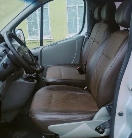 Серый Рено Трафик, объемом двигателя 2 л и пробегом 390 тыс. км за 11500 $, фото 3 на Automoto.ua