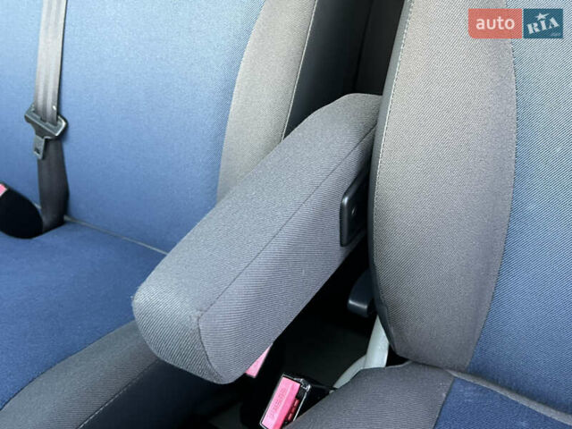 Серый Рено Трафик, объемом двигателя 2 л и пробегом 268 тыс. км за 14200 $, фото 45 на Automoto.ua