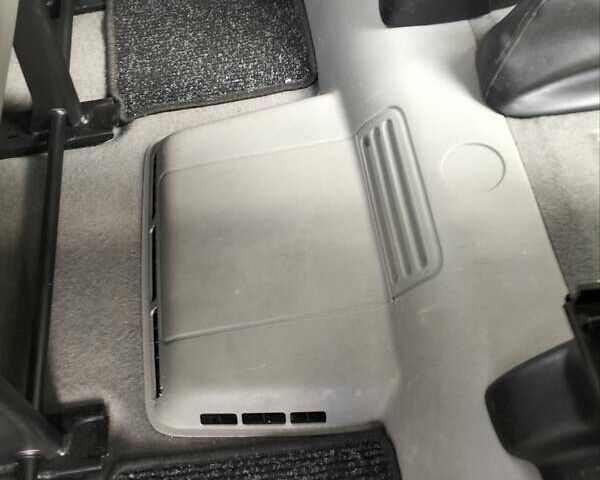 Серый Рено Трафик, объемом двигателя 2 л и пробегом 274 тыс. км за 15999 $, фото 1 на Automoto.ua