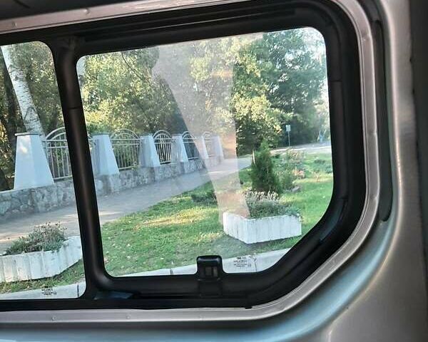 Серый Рено Трафик, объемом двигателя 2 л и пробегом 359 тыс. км за 12950 $, фото 37 на Automoto.ua