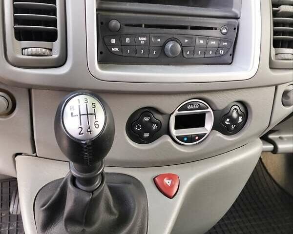 Серый Рено Трафик, объемом двигателя 2 л и пробегом 274 тыс. км за 15999 $, фото 7 на Automoto.ua