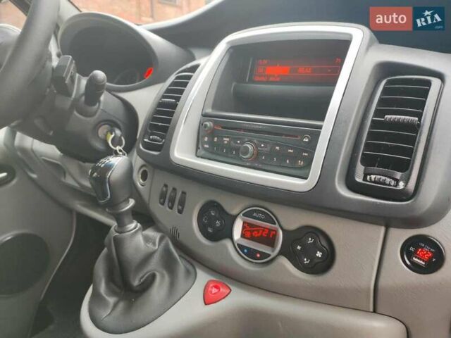 Серый Рено Трафик, объемом двигателя 2.5 л и пробегом 303 тыс. км за 12600 $, фото 42 на Automoto.ua