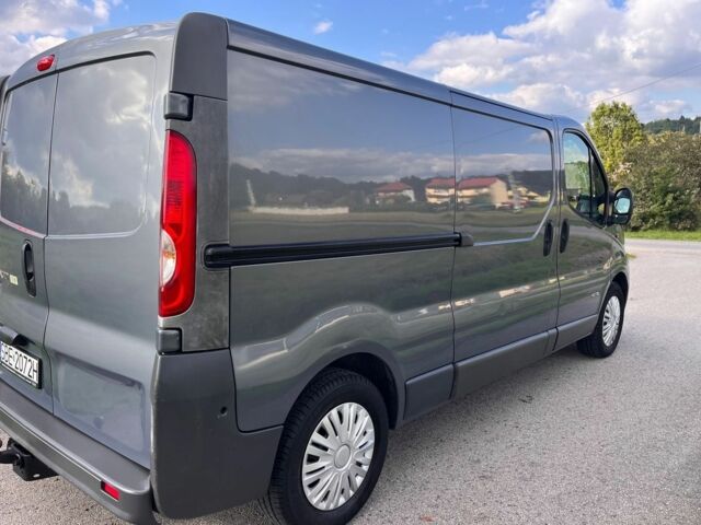 Сірий Рено Трафік, об'ємом двигуна 2 л та пробігом 318 тис. км за 7600 $, фото 6 на Automoto.ua