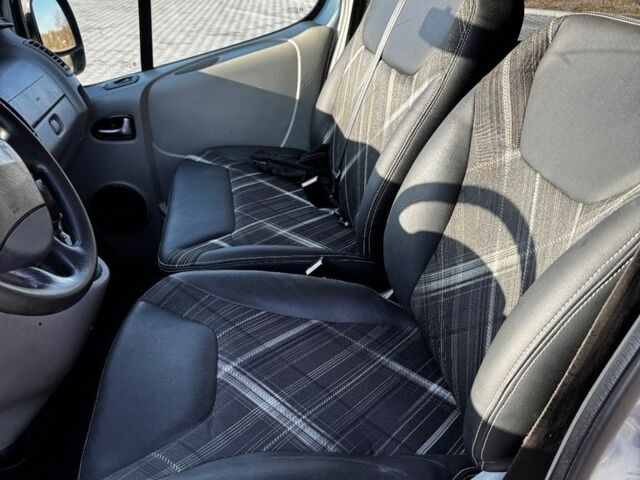 Серый Рено Трафик, объемом двигателя 2 л и пробегом 282 тыс. км за 8300 $, фото 3 на Automoto.ua