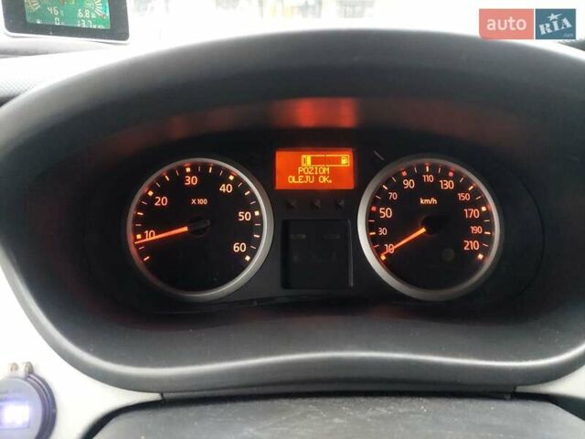 Серый Рено Трафик, объемом двигателя 2.5 л и пробегом 303 тыс. км за 12600 $, фото 84 на Automoto.ua