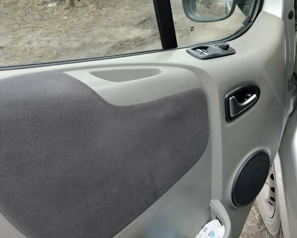 Сірий Рено Трафік, об'ємом двигуна 2 л та пробігом 450 тис. км за 10999 $, фото 10 на Automoto.ua