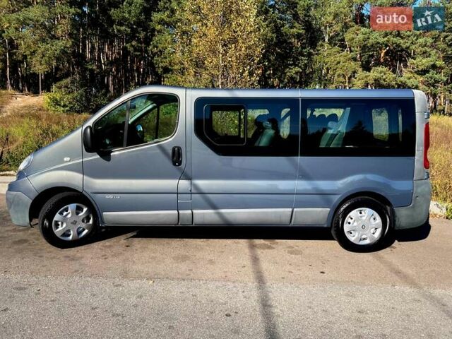 Серый Рено Трафик, объемом двигателя 2 л и пробегом 203 тыс. км за 12300 $, фото 2 на Automoto.ua