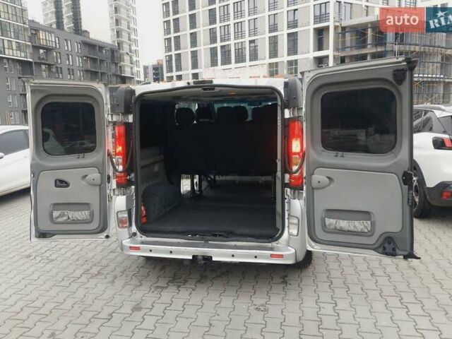 Серый Рено Трафик, объемом двигателя 2.5 л и пробегом 303 тыс. км за 12600 $, фото 34 на Automoto.ua