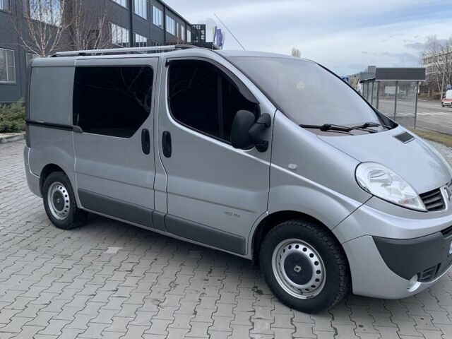 Серый Рено Трафик, объемом двигателя 2 л и пробегом 290 тыс. км за 11500 $, фото 1 на Automoto.ua