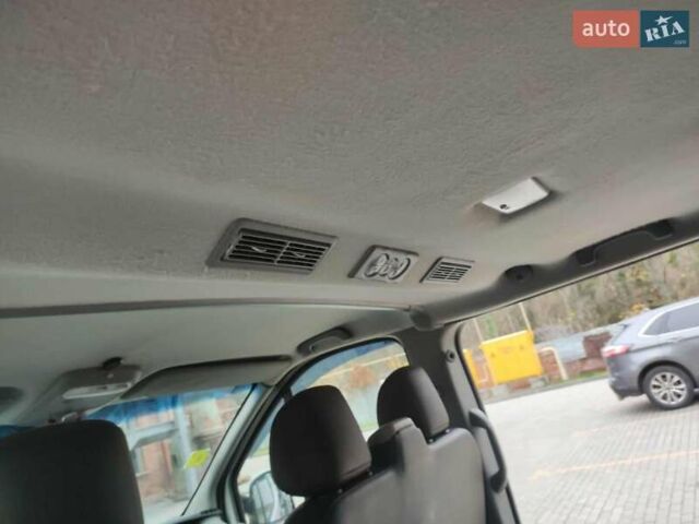 Серый Рено Трафик, объемом двигателя 2.5 л и пробегом 302 тыс. км за 12850 $, фото 59 на Automoto.ua