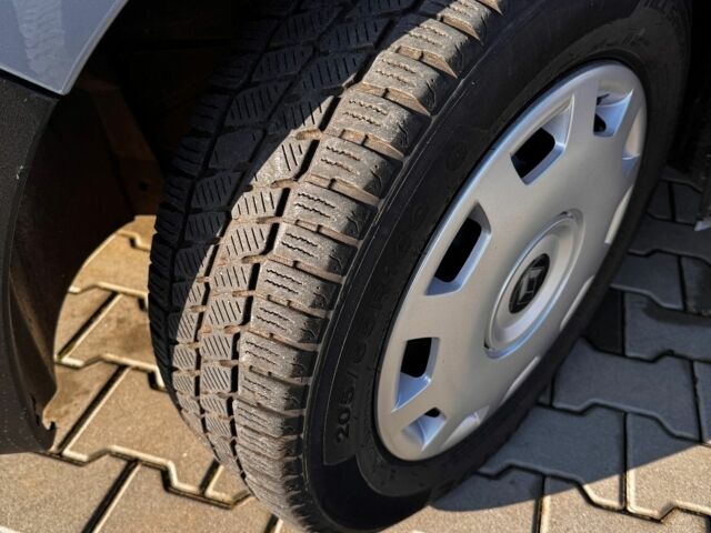 Серый Рено Трафик, объемом двигателя 2 л и пробегом 282 тыс. км за 8300 $, фото 15 на Automoto.ua