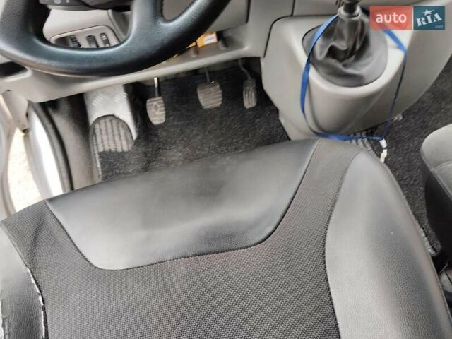 Сірий Рено Трафік, об'ємом двигуна 2 л та пробігом 450 тис. км за 10999 $, фото 5 на Automoto.ua