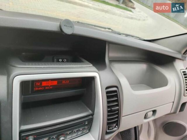 Серый Рено Трафик, объемом двигателя 2.5 л и пробегом 302 тыс. км за 12850 $, фото 80 на Automoto.ua