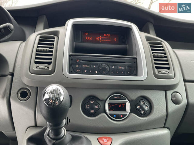 Сірий Рено Трафік, об'ємом двигуна 2 л та пробігом 285 тис. км за 14999 $, фото 36 на Automoto.ua