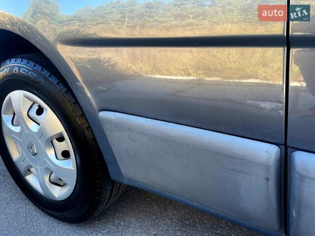 Серый Рено Трафик, объемом двигателя 2 л и пробегом 203 тыс. км за 12300 $, фото 6 на Automoto.ua