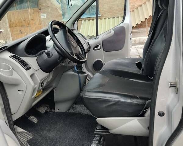 Сірий Рено Трафік, об'ємом двигуна 2 л та пробігом 450 тис. км за 10999 $, фото 9 на Automoto.ua