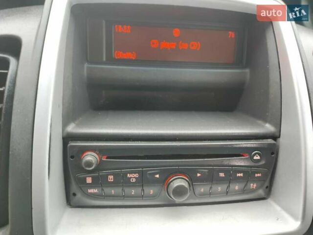 Серый Рено Трафик, объемом двигателя 2.5 л и пробегом 303 тыс. км за 12600 $, фото 57 на Automoto.ua