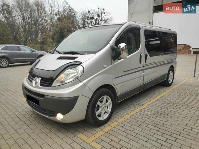 Серый Рено Трафик, объемом двигателя 2.5 л и пробегом 303 тыс. км за 12600 $, фото 1 на Automoto.ua