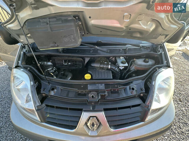 Рено Трафик 2011 в Калиновке на Automoto.ua Серый Рено Трафик, объемом двигателя 2.5 л и пробегом 383 тыс. км за 14200 $, фото 15 на Automoto.ua