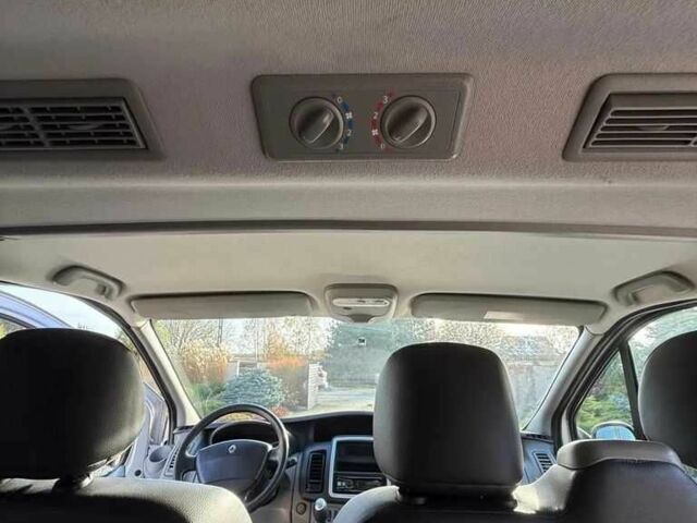 Серый Рено Трафик, объемом двигателя 2 л и пробегом 202 тыс. км за 7800 $, фото 6 на Automoto.ua